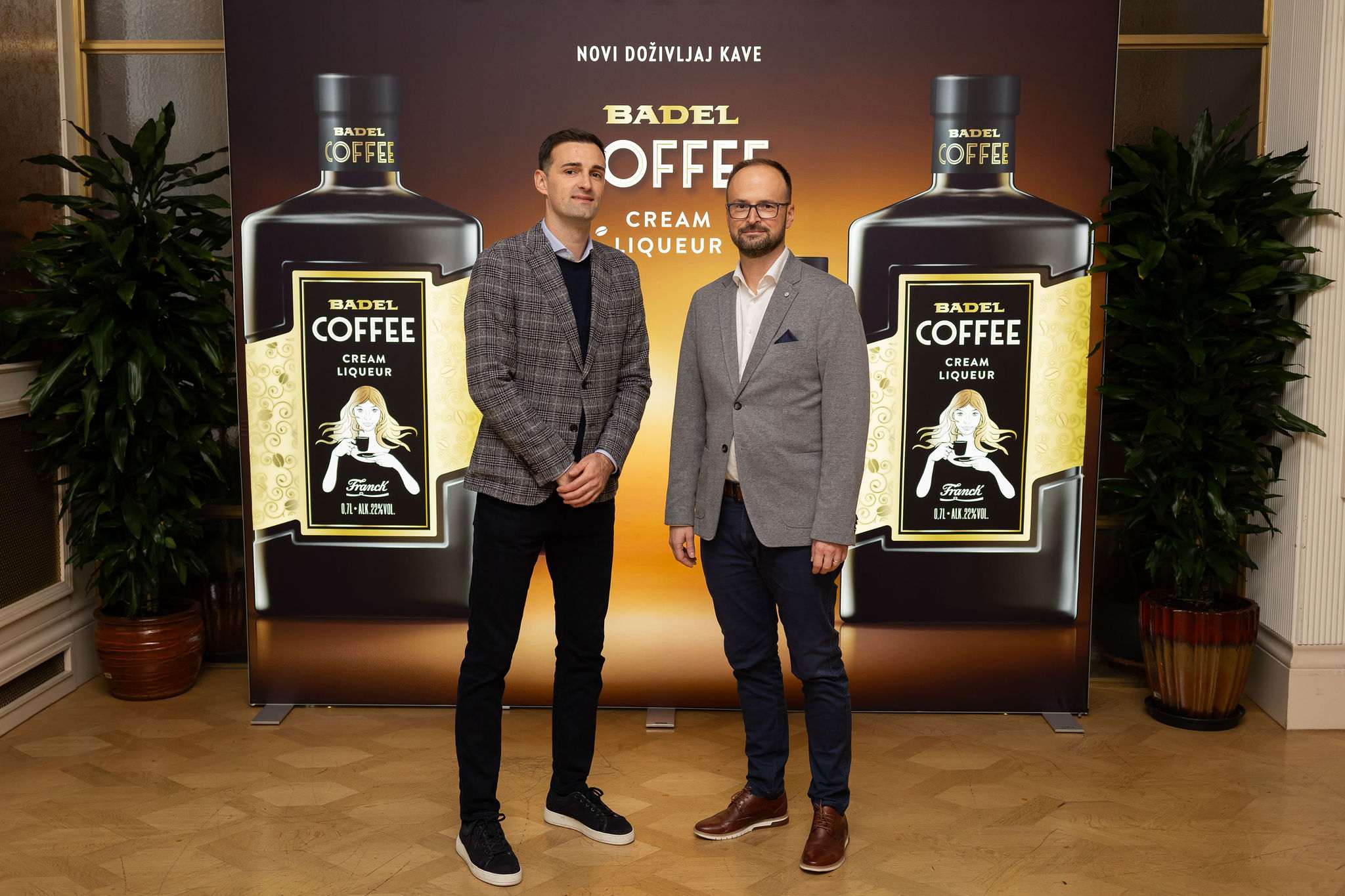 BADEL COFFEE KREM LIKER: U mjesecu u kojem obilježavamo Svjetski dan kave Badel 1862 predstavio novi premium liker Lovro Vučković i Zvonimir Seki/ Foto: Promo