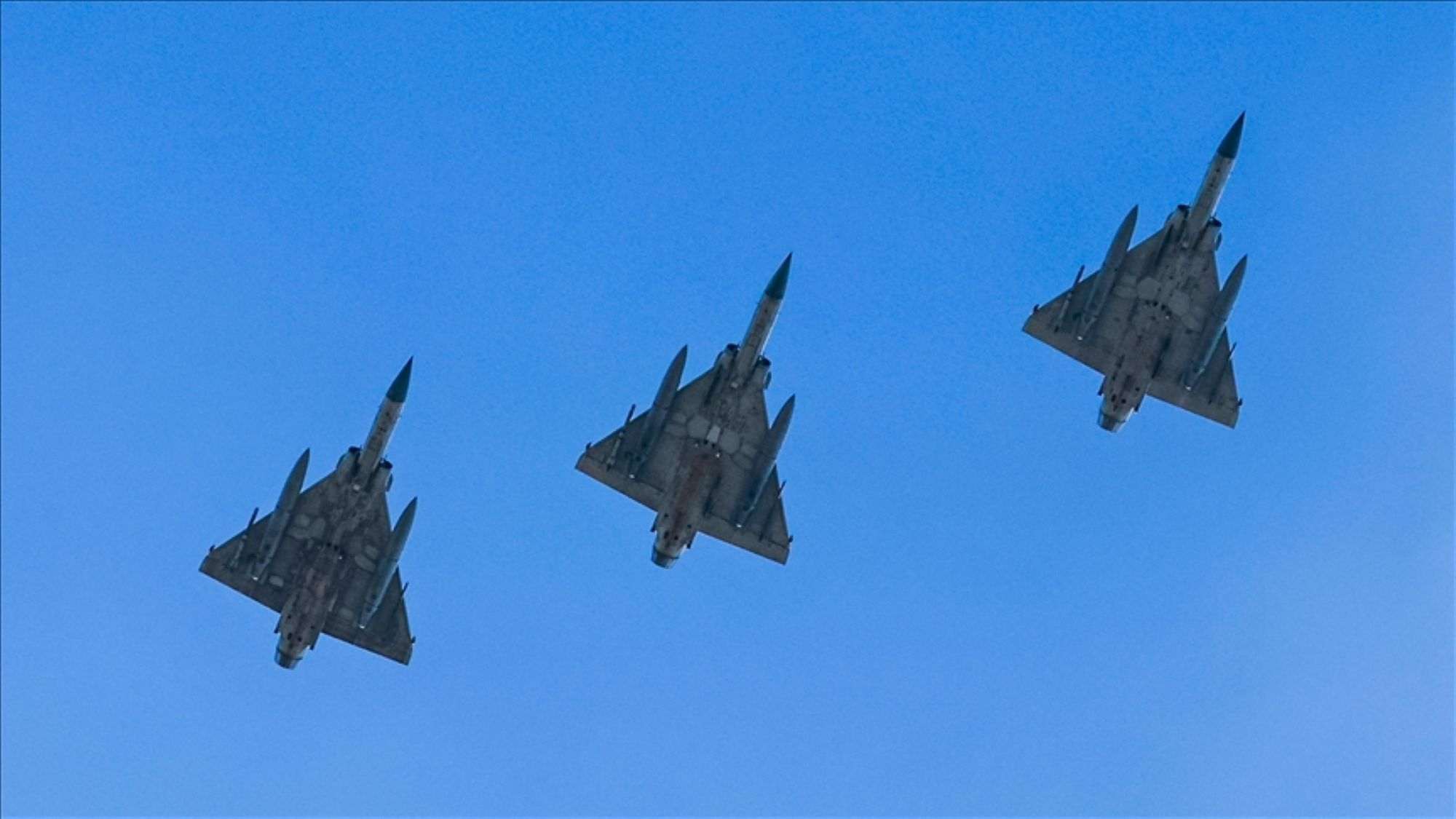 ZELENSKI IZ LONDONA ZAHVALIO TRUMPU: Francuska će Ukrajini isporučiti borbene zrakoplove Mirage i rakete Aster  