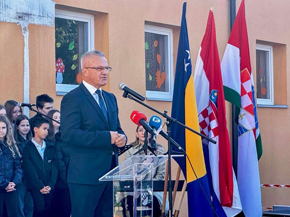 ČOVIĆ UZ BAČIĆA I MILASA POLOŽIO KAMEN TEMELJAC ZA SPORTSKU DVORANU: "Neka ovdje izrastu najveći sinovi Posavine" milas