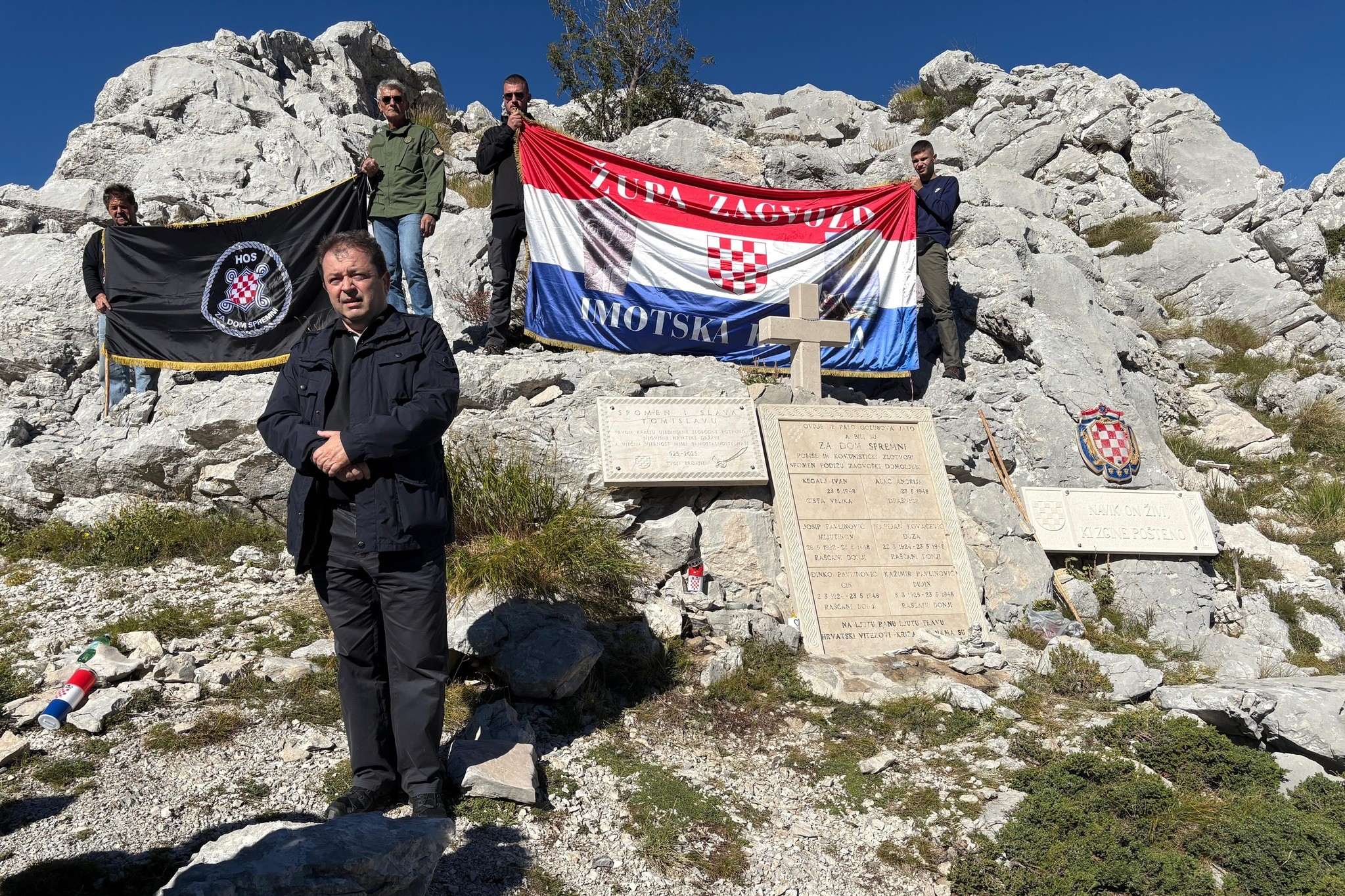 U SPOMEN NA POBIJENE KRIŽARE IZ IMOTSKE KRAJINE: Otkrivena i blagoslovljena spomen-ploča sa tekstom dr. Branimira Jelića od prije 100 godina  