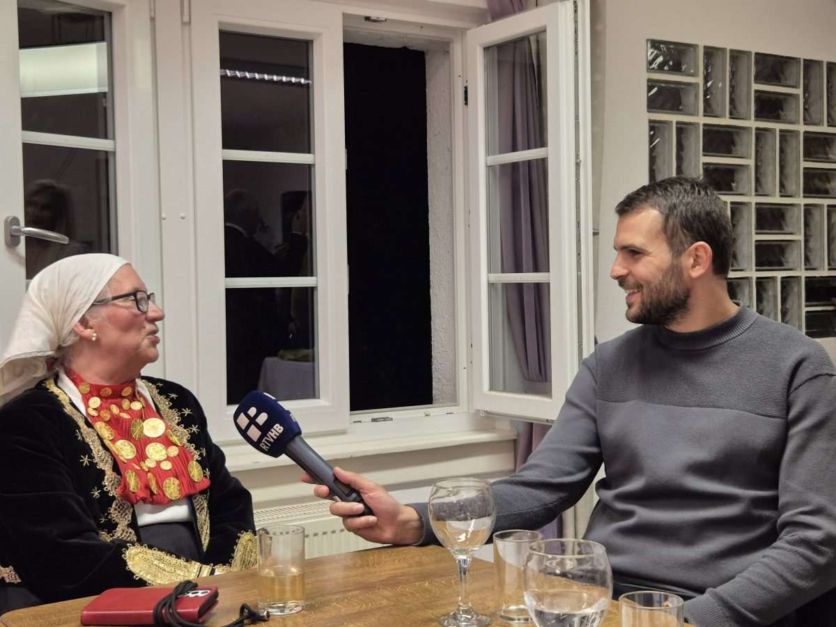 UOČI UTAKMICE HŠK ZRINJSKI: Ekipa RTV Herceg-Bosne posjetila HKZ Mainz Ekipa RTV Herceg-Bosne u Prostorijama Kuće Mainz Zagreb / Foto: Fenix (MD)
