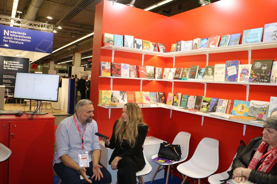 BEZ AUTORA I BEZ PROGRAMA: Hrvatska na Frankfurtskom sajmu knjiga 2025. prisutna, ali u drugačijem ruhu od ranijih godina BEZ AUTORA I BEZ PROGRAMA: Hrvatska na Frankfurtskom sajmu knjiga 2025. prisutna, ali u drugačijem ruhu od ranijih godina