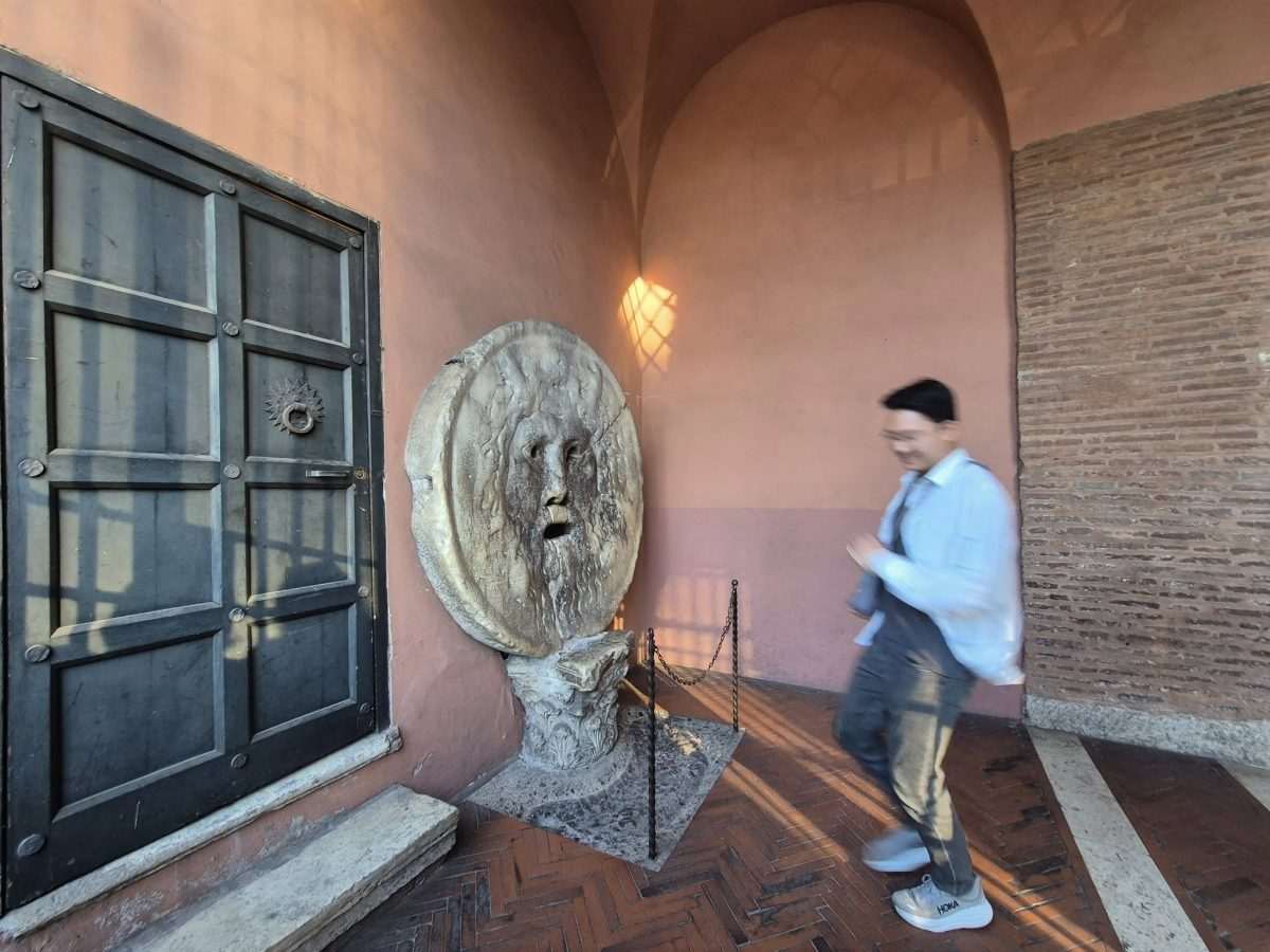 Ljudi iz cijeloga svijeta dolaze vidjeti Usta istine / Foto: Fenix (MD)