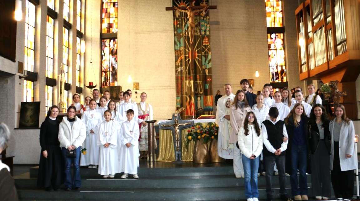 U JUBILARNOJ GODINI U HKŽ WIESBADEN BLAGOSLOVLJEN STOLJETNI KRIŽ - Fra Petar Klapež: Mnogima danas smeta križ! U HKŽ Wiesbaden blagoslovljen stoljetni križ / Foto: Fenix (MD)
