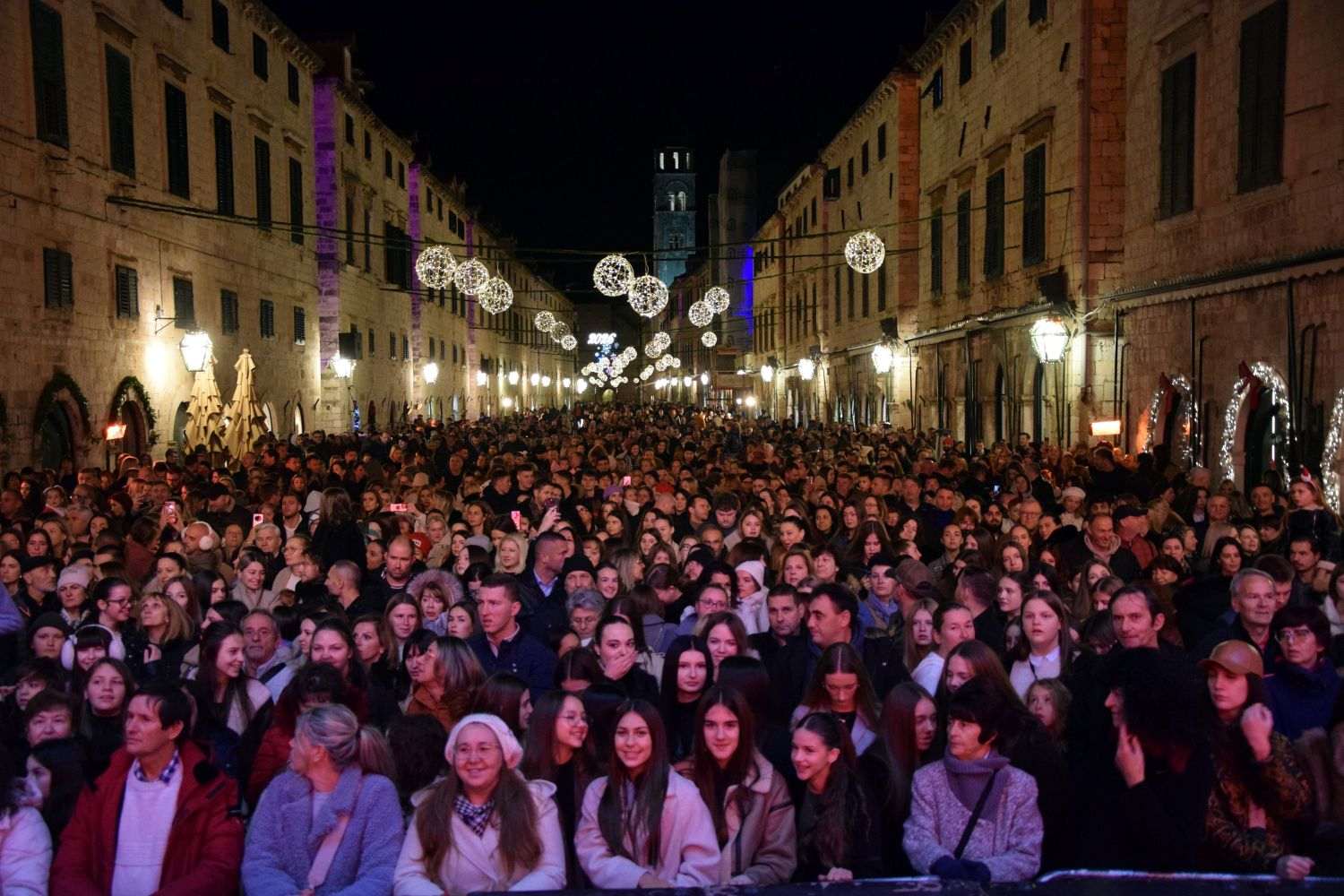 STRADUN BEZ KUĆICA: Otvoren 12. Dubrovački zimski festival STRADUN BEZ KUĆICA: Otvoren 12. Dubrovački zimski festival