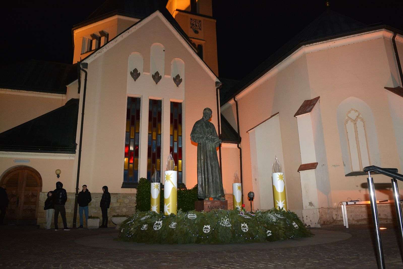 NADBISKUP KUTLEŠA PORUČIO IZ KRAŠIĆA: Blaženi Stepinac je u mračnim vremenima nosio svjetlo nade NADBISKUP KUTLEŠA PORUČIO IZ KRAŠIĆA: Blaženi Stepinac je u mračnim vremenima nosio svjetlo nade