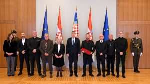 POSMRTNO ODLIČJE GENERALU ANTI ROSI: Predsjednik Milanović posmrtno je Veleredom Petra Krešimira IV. s lentom i Danicom odlikovao prvog hrvatskog generala zbora