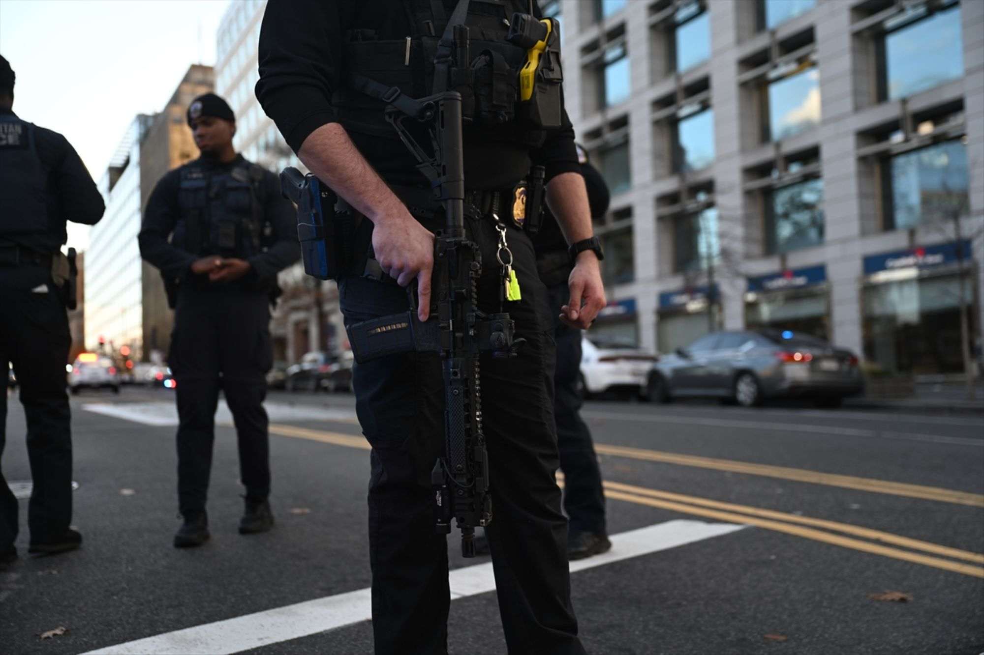 TERORISTIKI ČIN U WASHINGTONU: Osumnjičenik iz Afganistana pucao na pripadnike Nacionalne garde u Washingtonu TERORISTIKI ČIN U WASHINGTONU: Osumnjičenik iz Afganistana pucao na pripadnike Nacionalne garde u Washingtonu