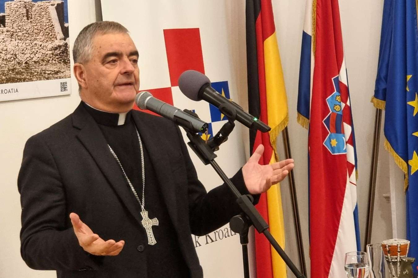 SVEČANO U BERLINU: Dojmljiva promocija autobiografskog romana Marijana Gubine „260 DANA“ SVEČANO U BERLINU: Dojmljiva promocija autobiografskog romana Marijana Gubine „260 DANA“