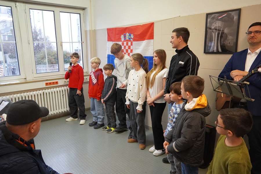 SJEĆANJE KOJE DIŠE: Program obilježavanja žrtve Domovinskog rata, žrtve Vukovara i Škabrnje u Friedrichshafenu Program obilježavanja žrtve Domovinskog rata, žrtve Vukovara i Škabrnje u Friedrichshafenu5