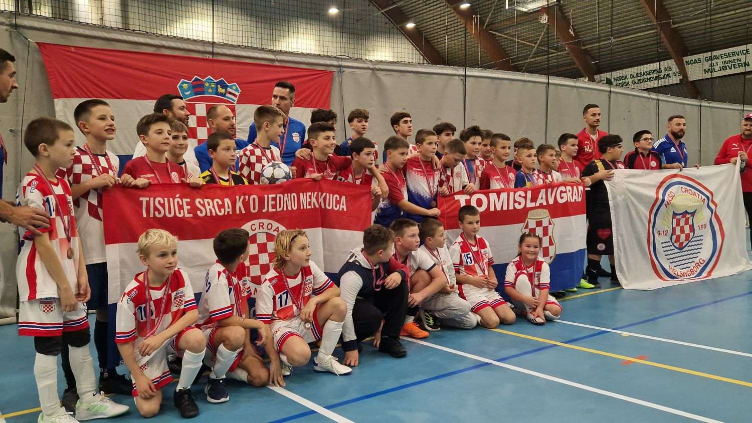 PEHAR ZAVRŠIO U MÜNCHENU: Na U12 turniru hrvatskog zajedništva Croatia Cup - Oslo 2025. nastupili mladi nogometaši iz Norveške, Njemačke i Švedske PEHAR ZAVRŠIO U MÜNCHENU: Na U12 turniru hrvatskog zajedništva Croatia Cup - Oslo 2025. nastupili mladi nogometaši iz Norveške, Njemačke i Švedske