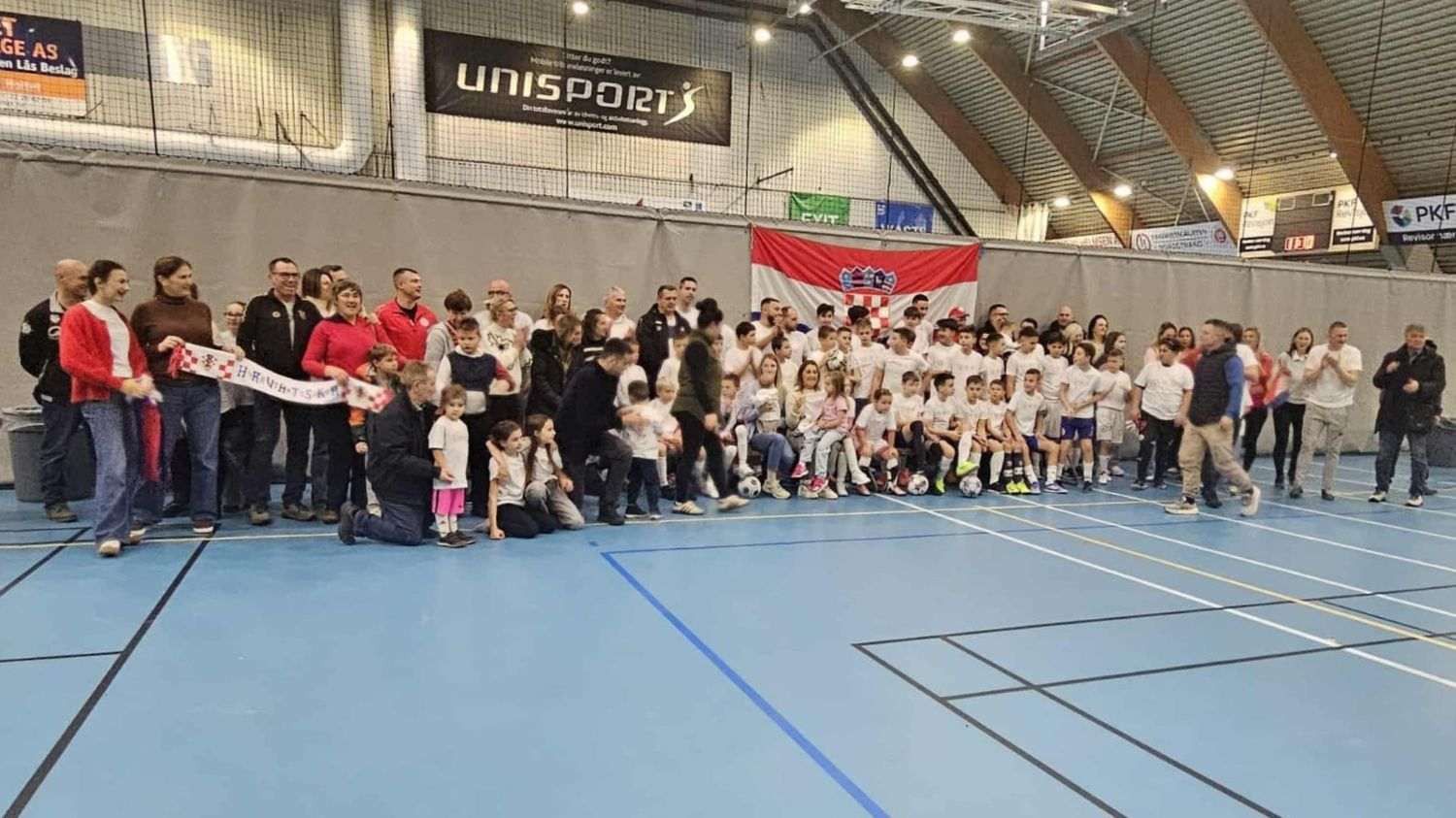 PEHAR ZAVRŠIO U MÜNCHENU: Na U12 turniru hrvatskog zajedništva Croatia Cup - Oslo 2025. nastupili mladi nogometaši iz Norveške, Njemačke i Švedske PEHAR ZAVRŠIO U MÜNCHENU: Na U12 turniru hrvatskog zajedništva Croatia Cup - Oslo 2025. nastupili mladi nogometaši iz Norveške, Njemačke i Švedske
