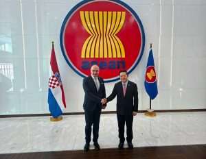 GRLIĆ RADMAN U SLUŽBENOM POSJETU INDONEZIJI: Hrvatska jača svoje prisustvo i gospodarsku suradnju u jugoistočnoj Aziji GRLIĆ RADMAN U SLUŽBENOM POSJETU INDONEZIJI: Hrvatska jača svoje prisustvo i gospodarsku suradnju u jugoistočnoj Aziji