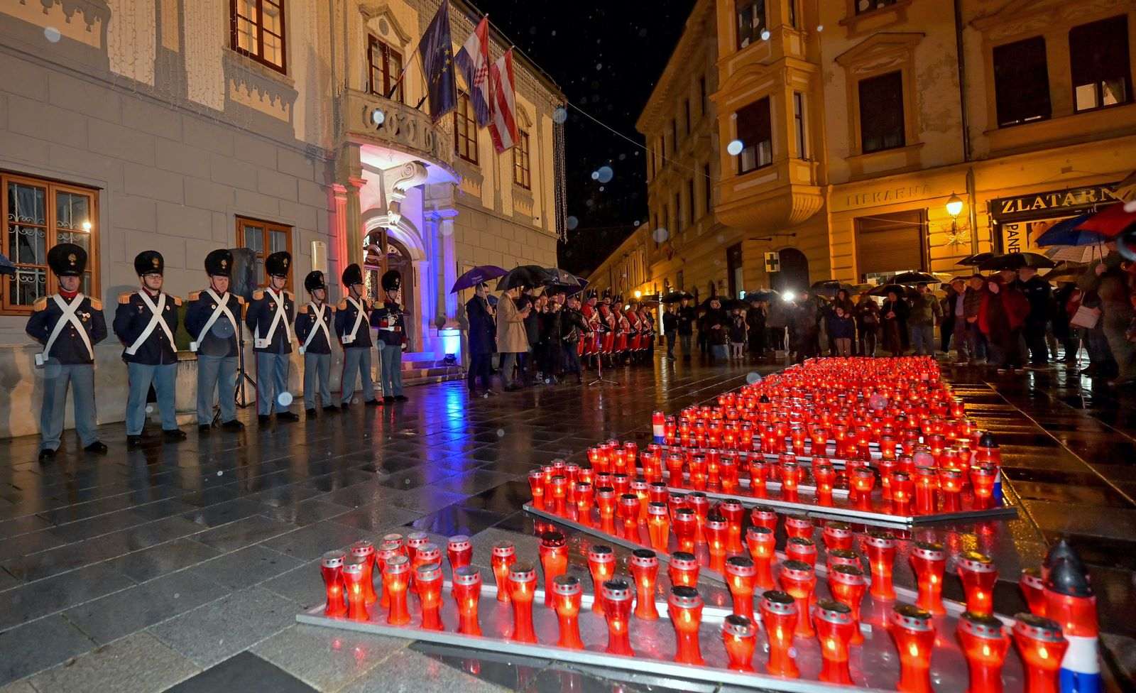 Paljenje svijeća za Vukovar u Varaždinu/ Foto: Hina
