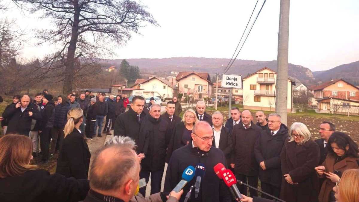 HRVATSKI MINISTAR U BiH: Gordan Grlić Radman posjetio Prisoje, Bugojno, Uskoplje i Sarajevo