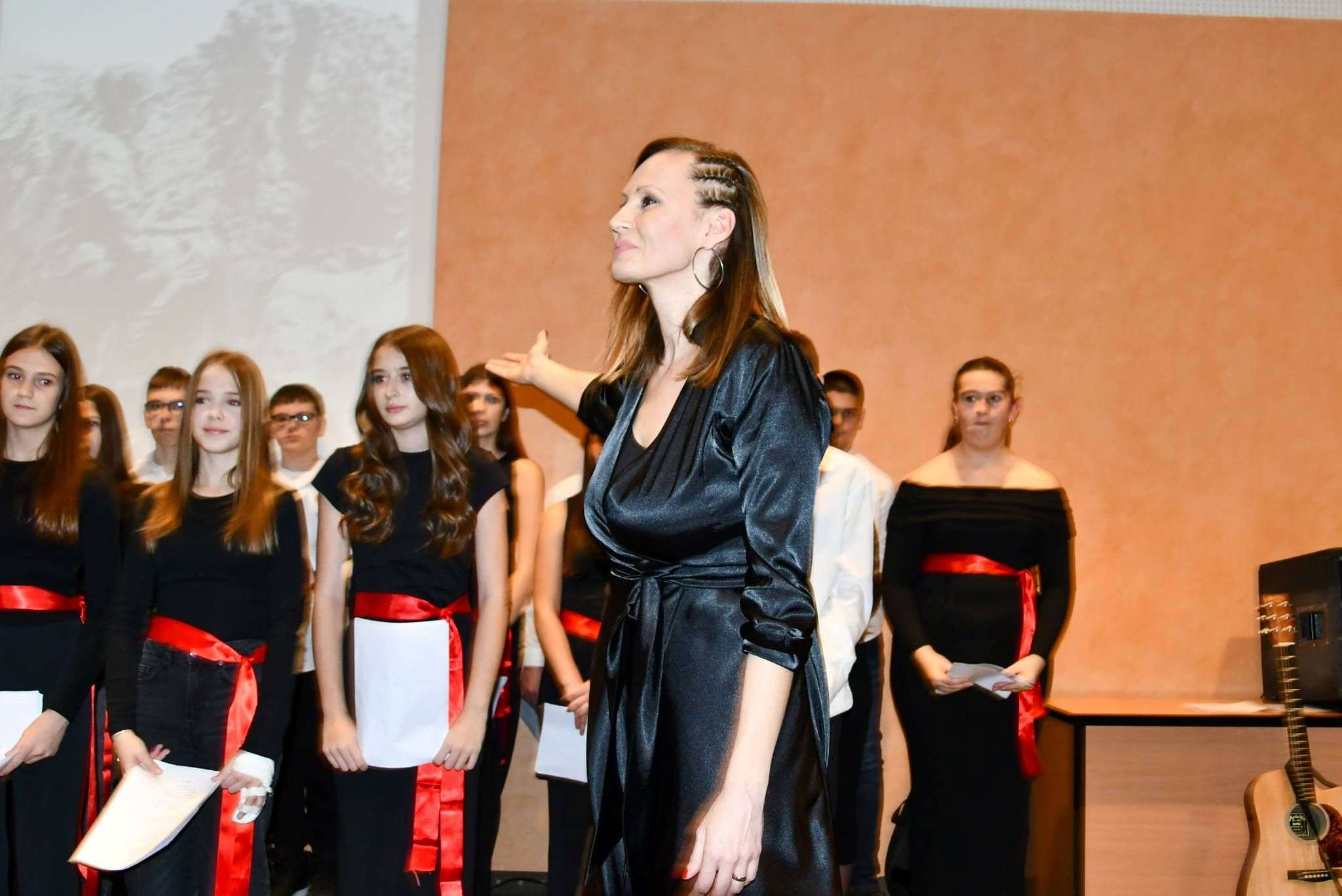 "OSIJEK JE OBRANJEN SRCEM": Veličanstvena domoljubna svečanost za očuvanja sjećanja na najteže dane obrane Osijeka "OSIJEK JE OBRANJEN SRCEM": Veličanstvena domoljubna svečanost za očuvanja sjećanja na najteže dane obrane Osijeka
