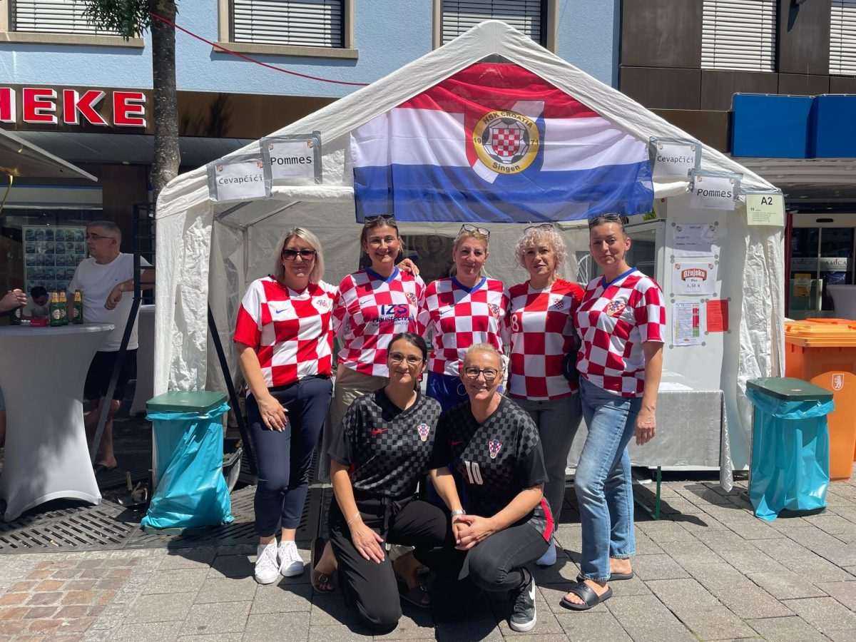 Članice HSK Croatia Singen na Božićnom sajmu u Rielasingenu / Foto: Fenix (va Ravlić)