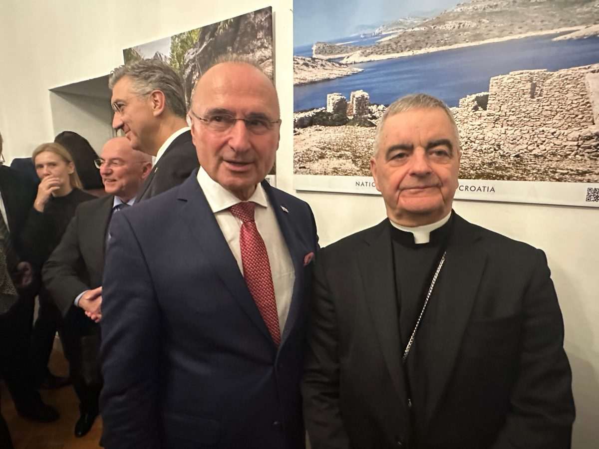 SVEČANOST U BERLINU: Hrvatsko izaslanstvo na čelu s premijerom Plenkovićem na Božićnom domjenku u Veleposlanstvu