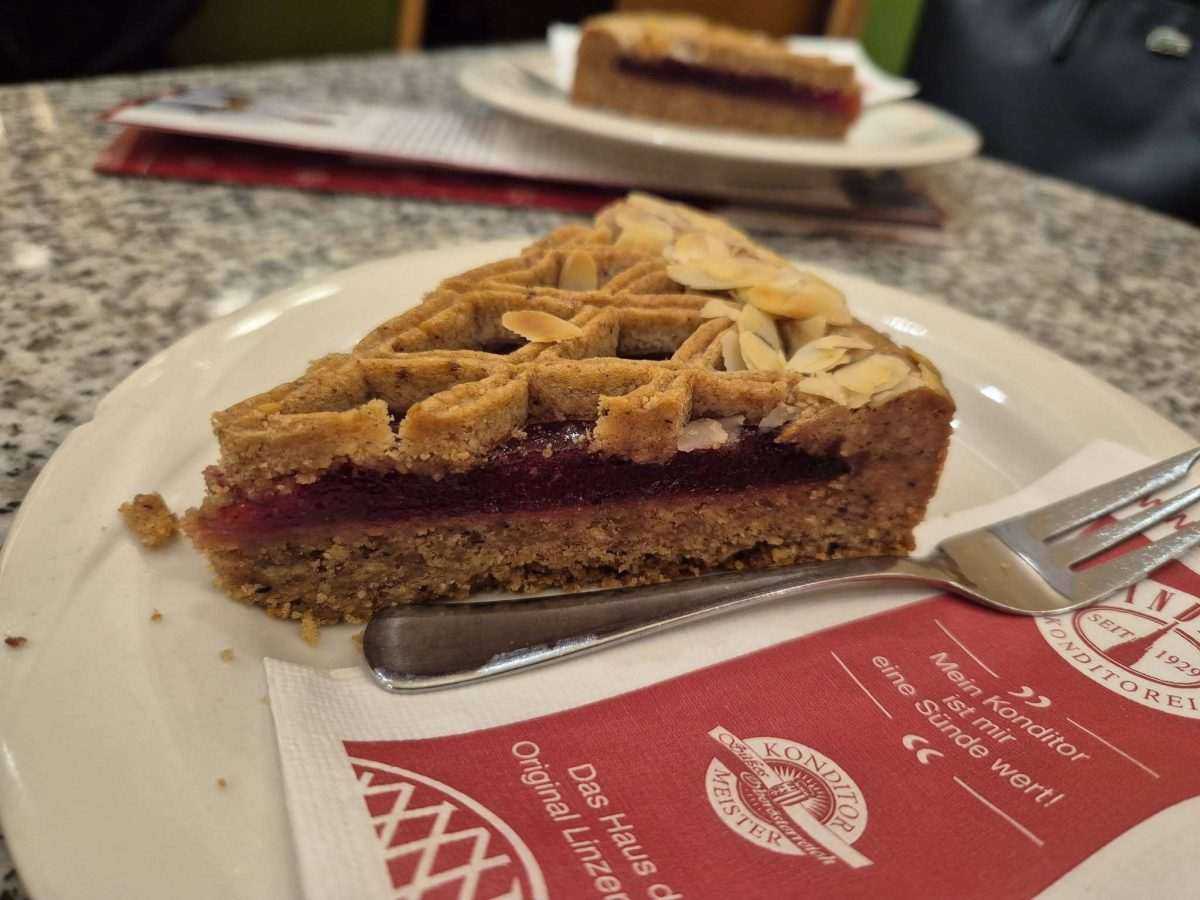LINZ U BOŽIĆNO VRIJEME: Želje ljudi u Marijinoj katedrali, Linzertorte i Hrvati Poznata Linzer torta / Foto: Fenix (Ana Šimunić)
