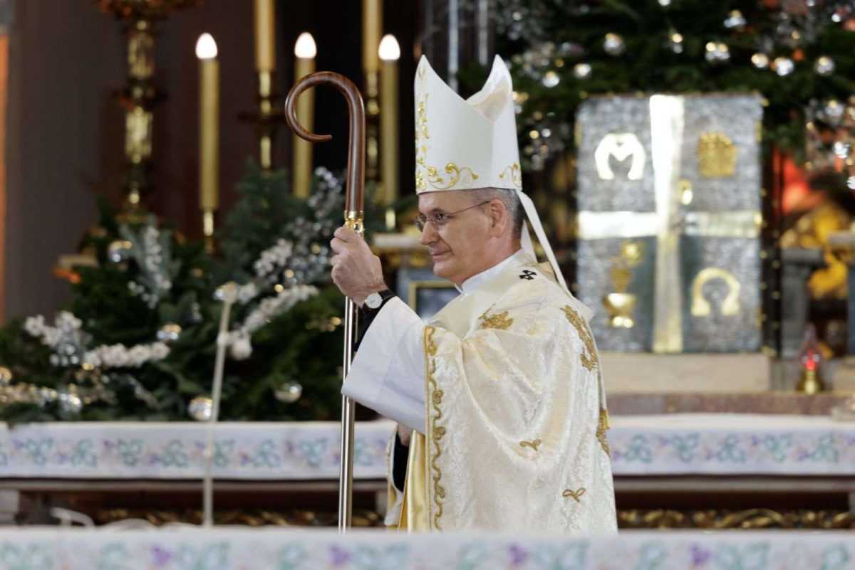NADBISKUP KUTLEŠA SA MISE POLNOĆKE U ZAGREBU: Iz ruševina može niknuti nada, iz tame svjetlo, a iz poniznosti spasenje NADBISKUP KUTLEŠA SA MISE POLNOĆKE U ZAGREBU: Iz ruševina može niknuti nada, iz tame svjetlo, a iz poniznosti spasenje