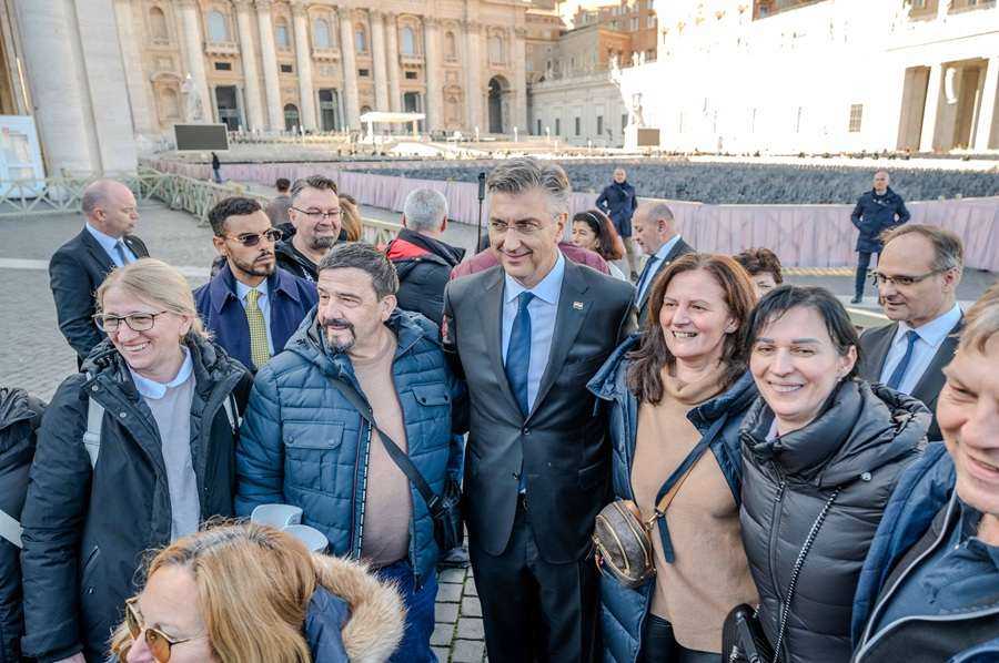 NEVJEROJATAN USPON: Ljupko Krajina, invalid iz BiH, osvojio vrh Kupole sv. Petra NEVJEROJATAN USPON: Ljupko Krajina, invalid iz BiH, osvojio vrh Kupole sv. Petra
