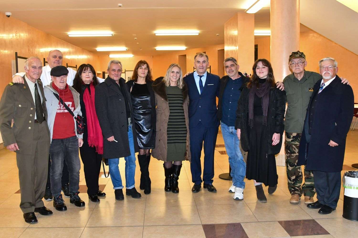 "OSIJEK JE OBRANJEN SRCEM": Veličanstvena domoljubna svečanost za očuvanja sjećanja na najteže dane obrane Osijeka "OSIJEK JE OBRANJEN SRCEM": Veličanstvena domoljubna svečanost za očuvanja sjećanja na najteže dane obrane Osijeka