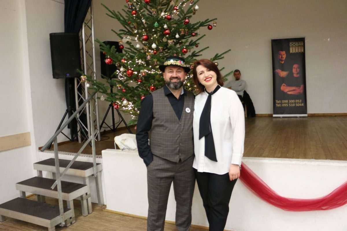 PONOS HRVATSKOG ISELJENIŠTVA I DOMOVINE: KUD Tkanica u Linzu ugostio folkloraše iz Mainza, Pleternice, Svilaja... Žarko Banović i Željana Bogić / Foto: Fenix (MD)