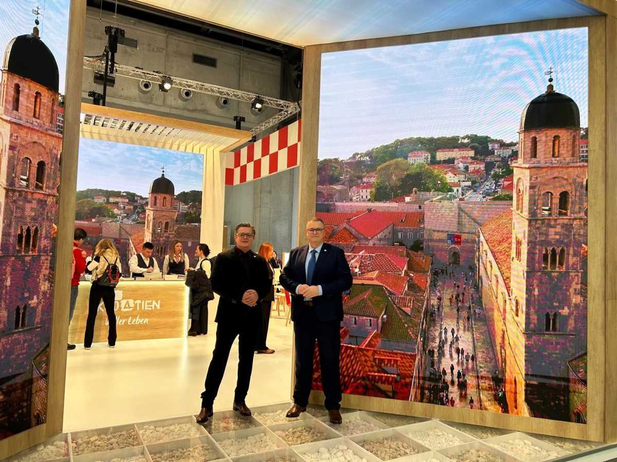 DOBRE VIJESTI S BEČKOG TURISTIČKOG SAJMA “ODMORI 2026”: Hrvatska, druga najtraženija destinacija u Austriji. Sigurnost, atraktivnost i dostupnost vlastitim vozilom, važni aduti DOBRE VIJESTI S BEČKOG TURISTIČKOG SAJMA “ODMORI 2026”: Hrvatska, druga najtraženija destinacija u Austriji. Sigurnost, atraktivnost i dostupnost vlastitim vozilom, važni aduti