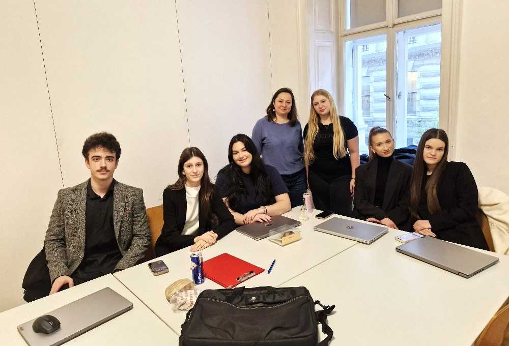 EU PROJEKT ERASMUS+: Srednjoškolci iz Kutine na stručnoj praksi u Beču Srednjoškolci iz Kutine u Beču /Foto: Fenix (Snježana Herek)