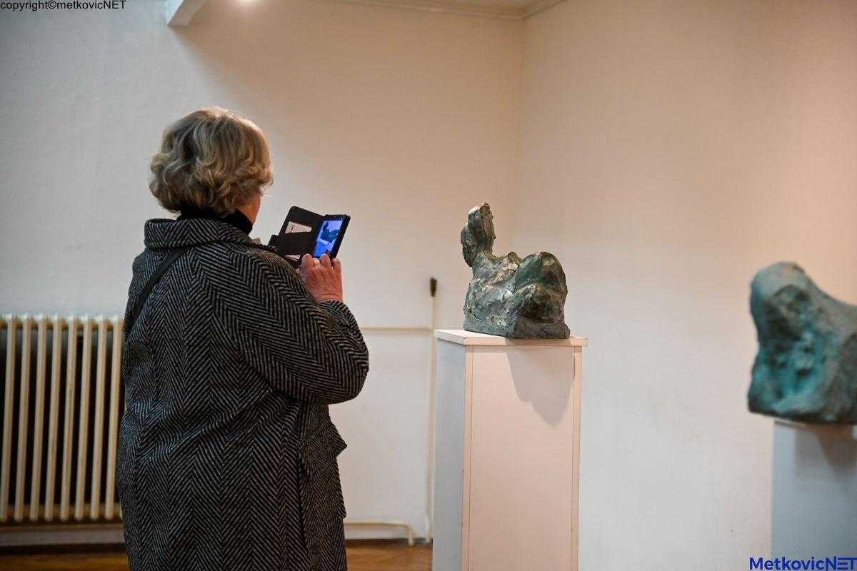 METKOVIĆ: Otvorena izložba „Modeliranje mora“ akademskog kipara Branka Ivana Imrovića Izložba ,Modeliranje mora’ / Foto: Fenix (ZV)