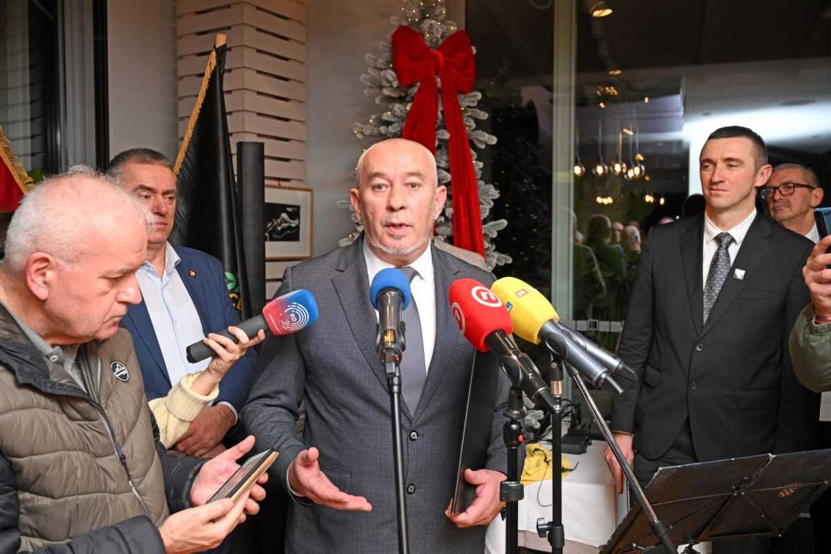 KRITIKE IZ DP-a NA RAČUN SNV-a i SPC: Udruga Hrvatski pravoslavni centar u Splitu organizirala domjenak uoči pravoslavnog Božića