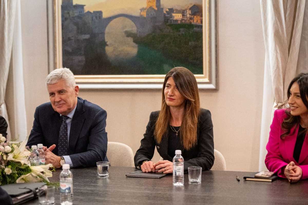SASTANAK U MOSTARU: Politički vrh Hrvata u BiH s europarlamentarcima o ključnim reformama Čović, Krišto i Filipović sa Zovko i McAlliste
