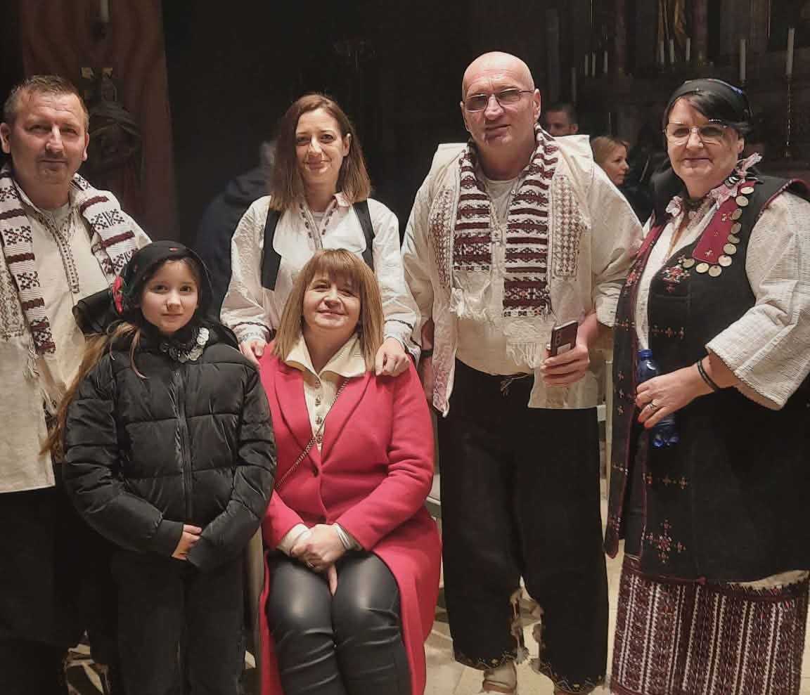 FILM „DIVA“ ODUŠEVIO PUBLIKU U AUGSBURGU: Skupina iz kraja Dive Grabovčeve pojavila se u tradicionalnim narodnim nošnjama FILM „DIVA“ ODUŠEVIO PUBLIKU U AUGSBURGU: Skupina iz kraja Dive Grabovčeve pojavila se u tradicionalnim narodnim nošnjama