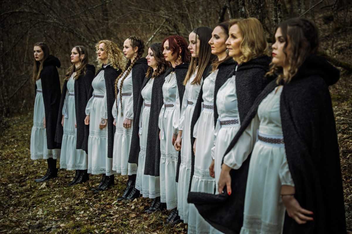 ETNO SKUPINA ČUVARICE: Nova pjesma „Jelena“ otkriva zašto su djevojke iz Rame posebne na hrvatskoj etno sceni ETNO SKUPINA ČUVARICE: Nova pjesma „Jelena“ otkriva zašto su djevojke iz Rame posebne na hrvatskoj etno sceni