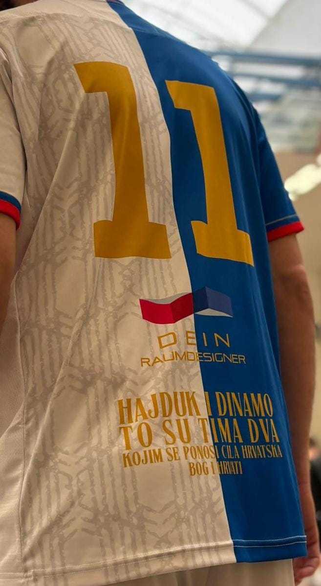 U NJEMAČKOM OBERTSHAUSENU DOGODILO SE ČUDO: Hajduk i Dinamo u jednom dresu Dres ekipe HajdukDinamo/ Foto: Fenix (A.Terzić)