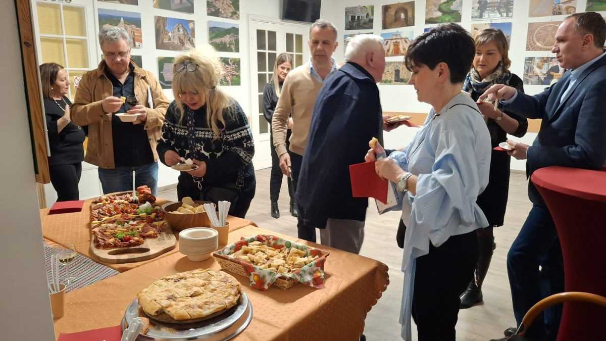 HRVATI IZ ITALIJE U MÜNCHENU: Izazvali interes predstavljenim projektima, filmom, izložbom...