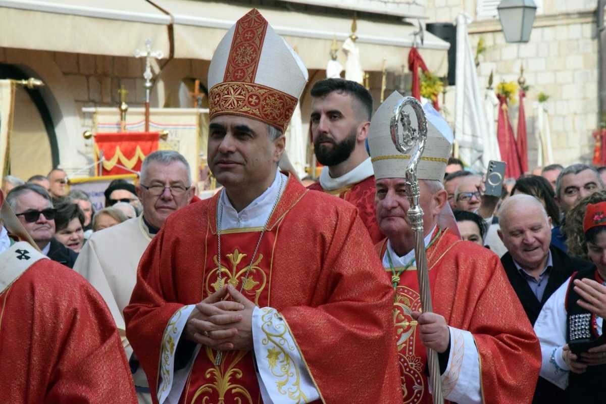 FESTA SV. VLAHA: Dubrovčani proslavili zaštitnika svog grada FESTA SV. VLAHA: Dubrovčani proslavili zaštitnika svog grada