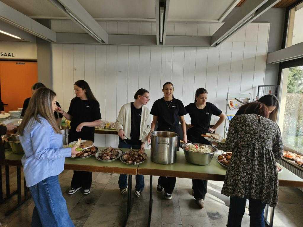 (FOTO) Svečano proslavljen patron župe HKŽ Blaženog Alojzija Stepinca u Schwenningenu (FOTO) Svečano proslavljen patron župe HKŽ Blaženog Alojzija Stepinca u Schwenningenu