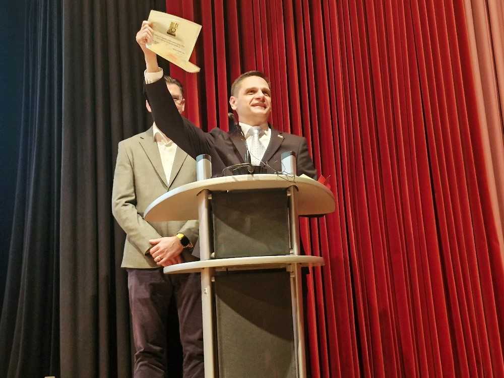 “DOGAĐAJ GODINE” U HRVATSKOM ISELJENIŠTVU: Slavonska večer u Linzu nagrađena Večernjakovom domovnicom. Banović: “Ovo nam je veliko priznanje, hvala svima!” “DOGAĐAJ GODINE” U HRVATSKOM ISELJENIŠTVU: Slavonska večer u Linzu nagrađena Večernjakovom domovnicom. Banović: “Ovo nam je veliko priznanje, hvala svima!”