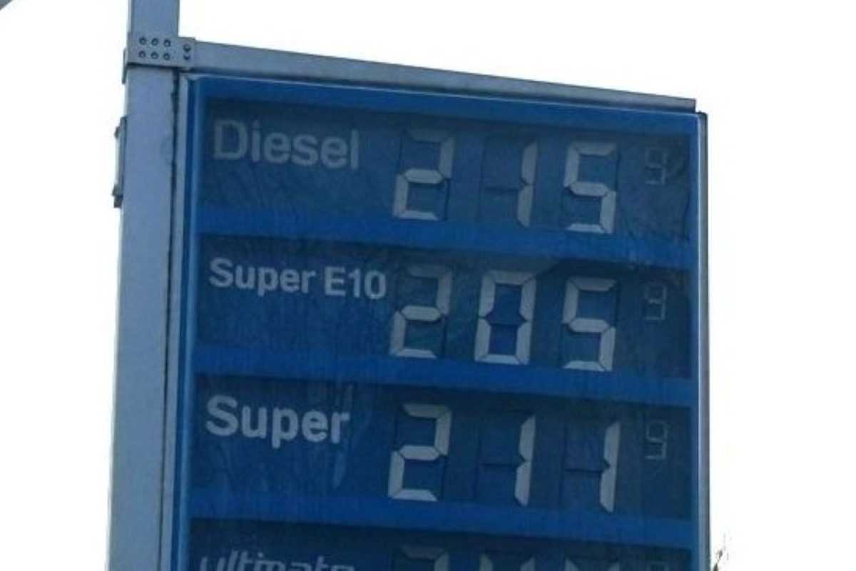 VRTOGLAVI RAST: Cijena dizela skočila za 12 centi i približava se rekordnoj visini VRTOGLAVI RAST: Cijena dizela skočila za 12 centi i približava se rekordnoj visini