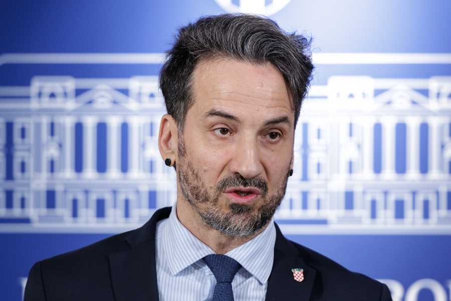 PENAVA O PRIJAVI PROTIV DABRE: Riječ je o "nestašluku, a ne ustašluku" PENAVA O PRIJAVI PROTIV DABRE: Riječ je o "nestašluku, a ne ustašluku"