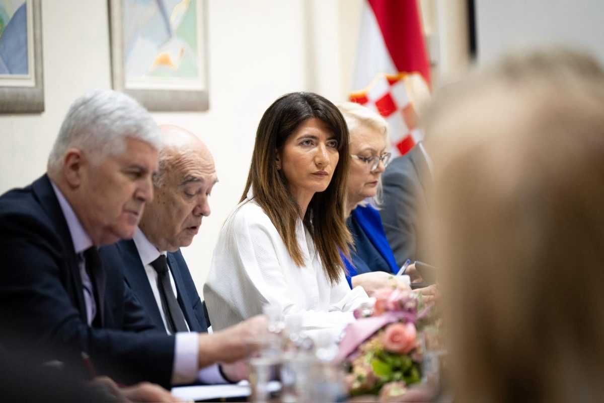 ČOVIĆ: HDZ je ponudio kandidata, a na drugima je da se postave odgovorno Sjednca HNS-a BiH / Foto: HNS BiH