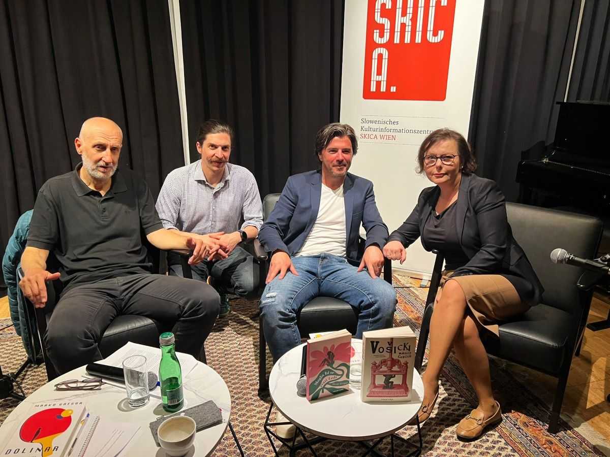 EUNIC-OVA KNJIŽEVNA VEČER HRVATSKE I SLOVENIJE: Marko Gregur svojim romanom “Dolinar”, a Esad Babačić esejom o lijenosti fascinirali Bečane Gosti ( s lijeva na desno): E. Babačić, S. Walcher, M. Gregur i S. Oroz / Foto: Veleposlanstvo RH Beč
