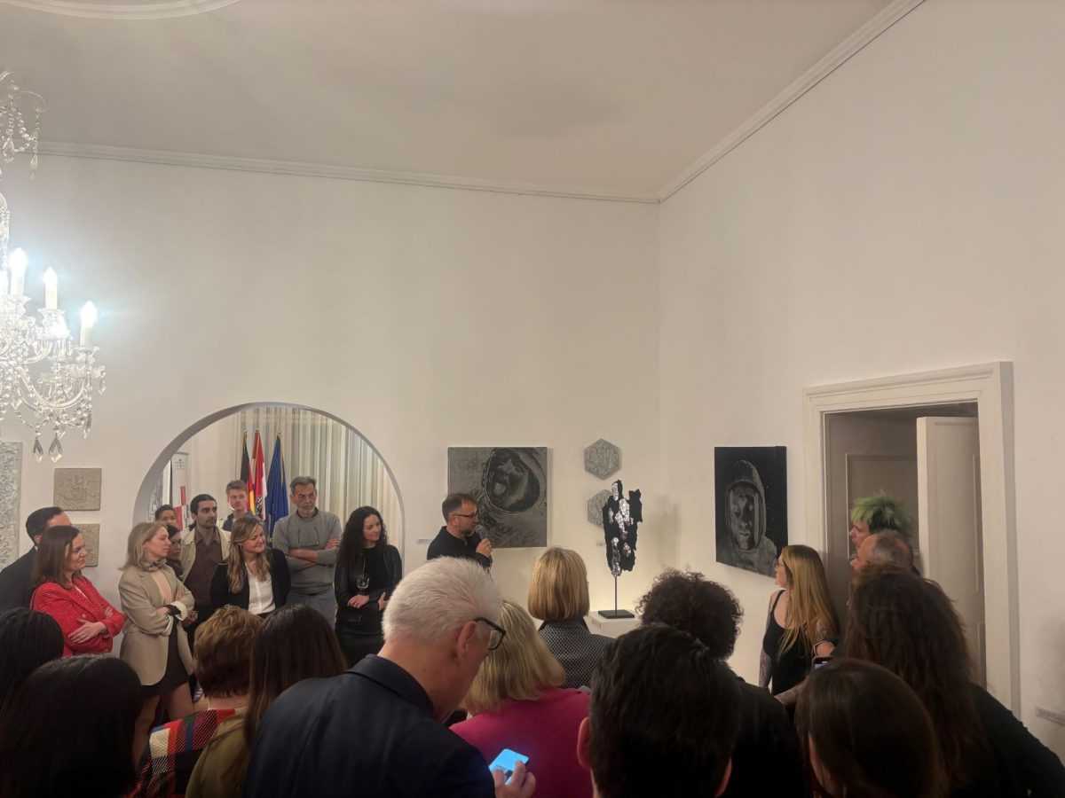 OTVORENA IZLOŽBA „UNUTARNJI SVJETOVI“: Suvremena umjetnost Luke Bunića u Berlinu OTVORENA IZLOŽBA „UNUTARNJI SVJETOVI“: Suvremena umjetnost Luke Bunića u Berlinu