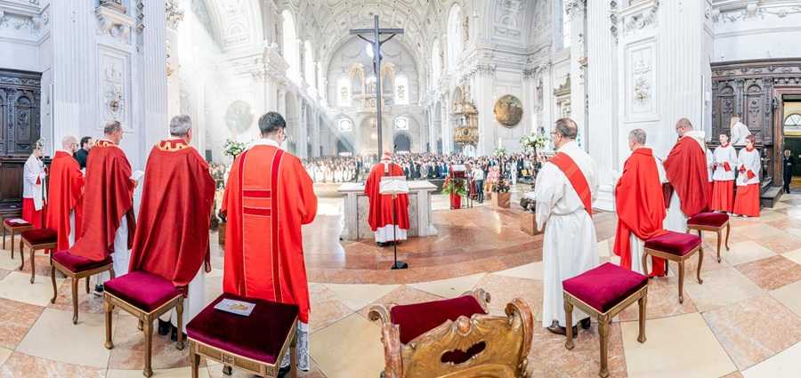 CRKVA ST. MICHAEL U ZNAKU HRVATSKE MLADOSTI: U Hrvatskoj katoličkoj župi München 189 mladih Hrvata primilo sakrament sv. Potvrde U Hrvatskoj katoličkoj župi München 189 mladih Hrvata primilo sakrament sv. Potvrde / Foto: Fenix (Matija Bišćan)