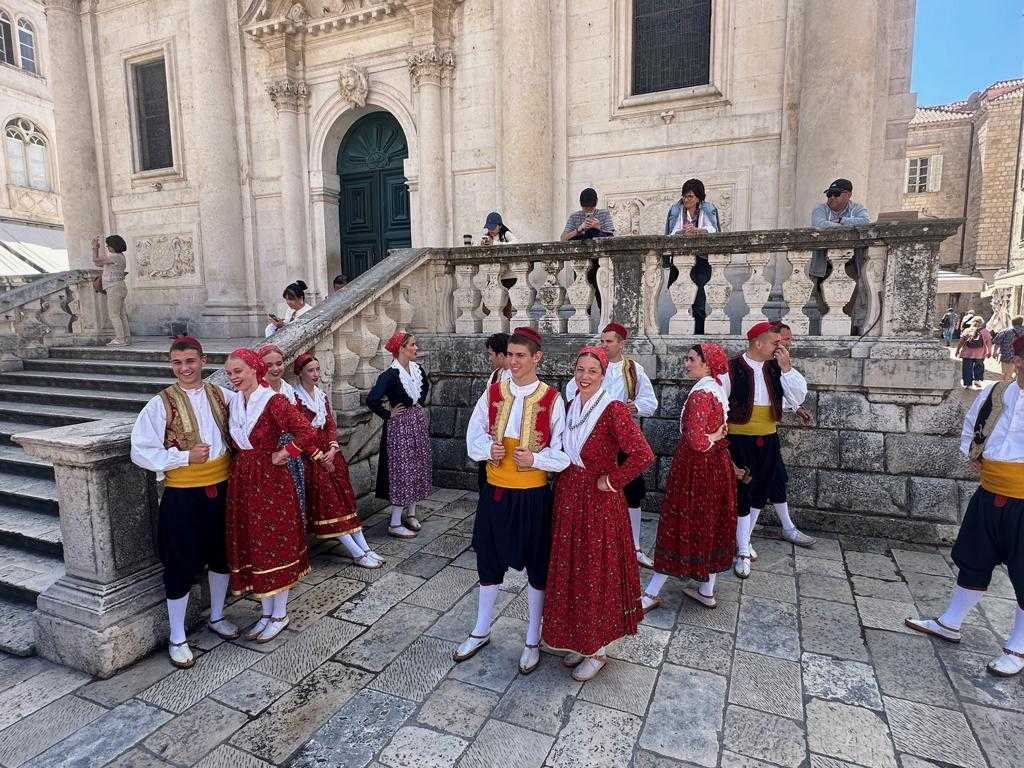 SRIJEDA U DUBROVNIKU: Mnogi su se pitali što to rade članovi Linđa SRIJEDA U DUBROVNIKU: Mnogi su se pitali što to rade članovi Linđa