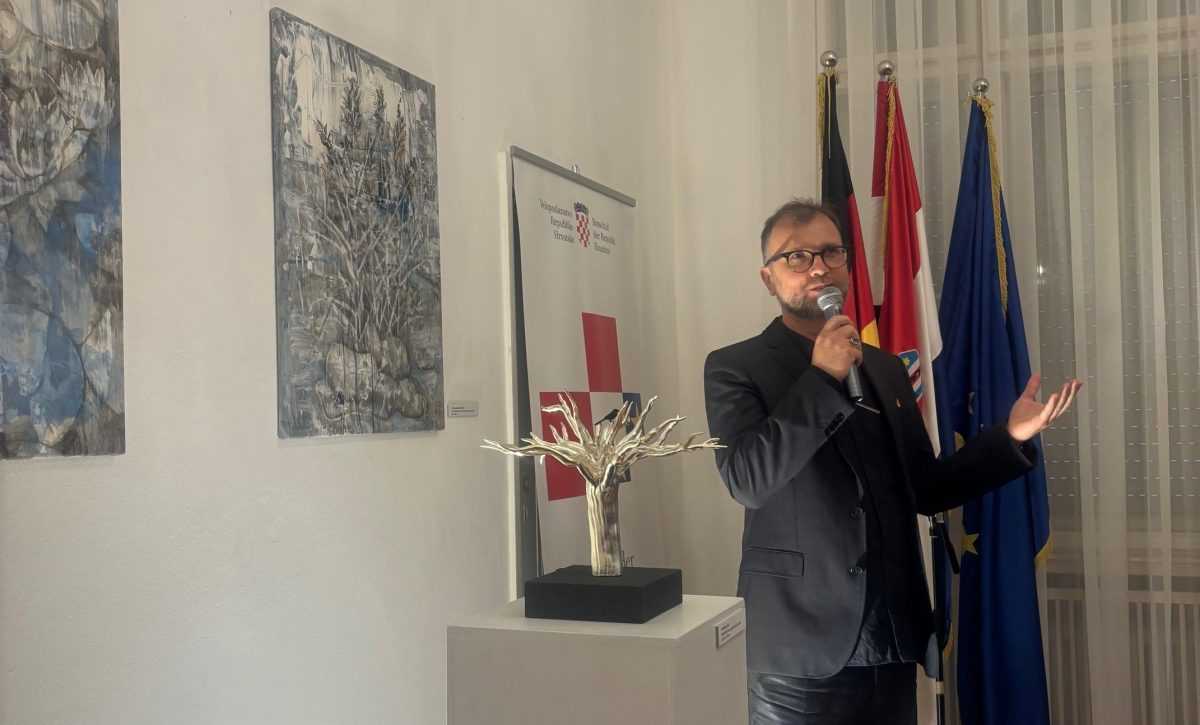 OTVORENA IZLOŽBA „UNUTARNJI SVJETOVI“: Suvremena umjetnost Luke Bunića u Berlinu OTVORENA IZLOŽBA „UNUTARNJI SVJETOVI“: Suvremena umjetnost Luke Bunića u Berlinu