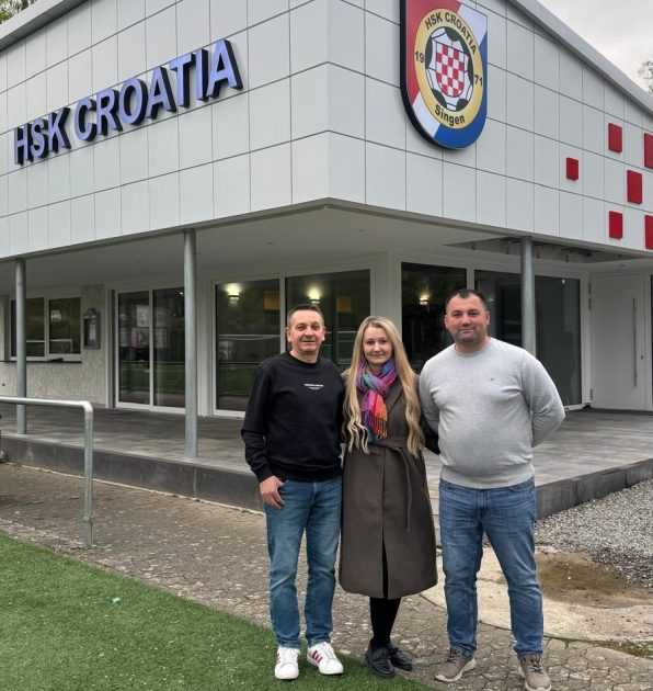 VELIKI DAN ZA HRVATE U SINGENU: Na današnje otvaranje Hrvatskog doma stiže oko 250 gostiju i uzvanika Najuža uprava Croatije Singen, Stjepan Zečević (blagajnik), Anita D'Ambrosio (Divković) (predsjednica), Ivica Gogić (dopredsjednik)