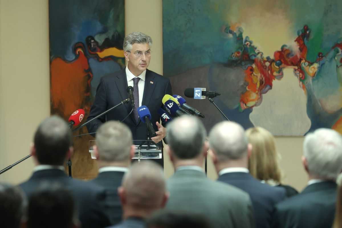 OTVOREN TJEDAN HRVATA IZVAN HRVATSKE: Tjedan otvoren izložbom „Nostalgija svjetlosti“ Virgilija Nevjestića jednoga od najvećih europskih grafičara 20. stoljeća