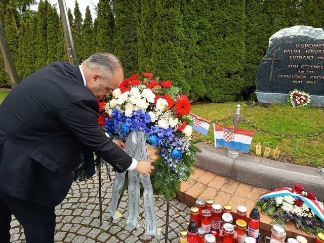 81. OBLJETNICA: Veleposlanik Glunčić položio vijence žrtvama Bleiburške tragedije i Križnog puta